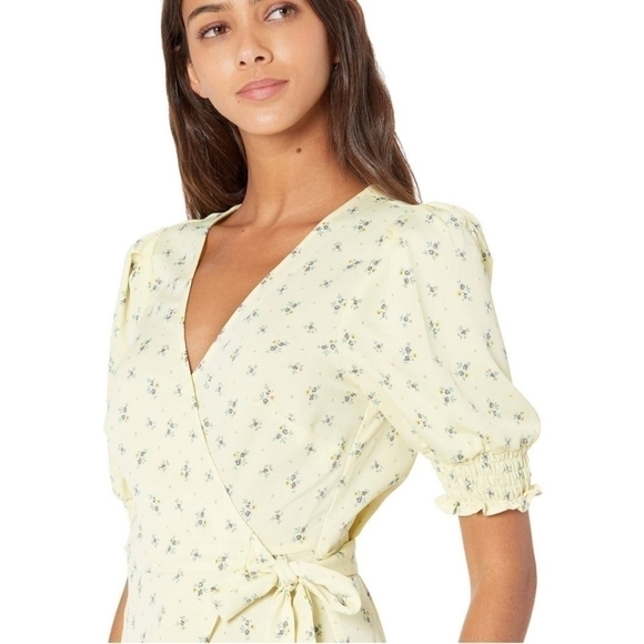 𝅺bcbgeneration Ditsy Floral Wrap Top sz. XS NWT - Picture 1 of 11